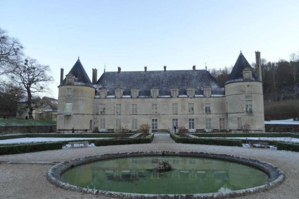 Charmante Maison Bourguignonne Avec Grand Jardin Et Parking Монбар Экстерьер фото