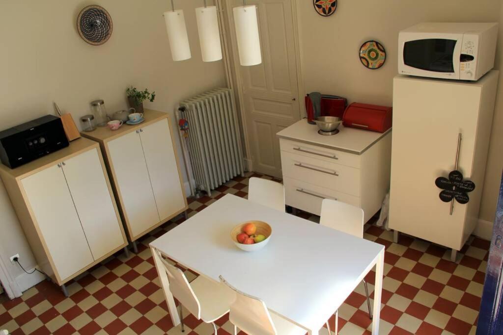 Charmante Maison Bourguignonne Avec Grand Jardin Et Parking Монбар Экстерьер фото