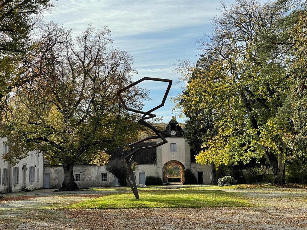 Charmante Maison Bourguignonne Avec Grand Jardin Et Parking Монбар Экстерьер фото