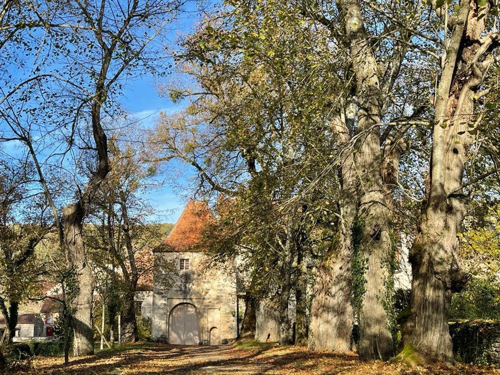 Charmante Maison Bourguignonne Avec Grand Jardin Et Parking Монбар Экстерьер фото