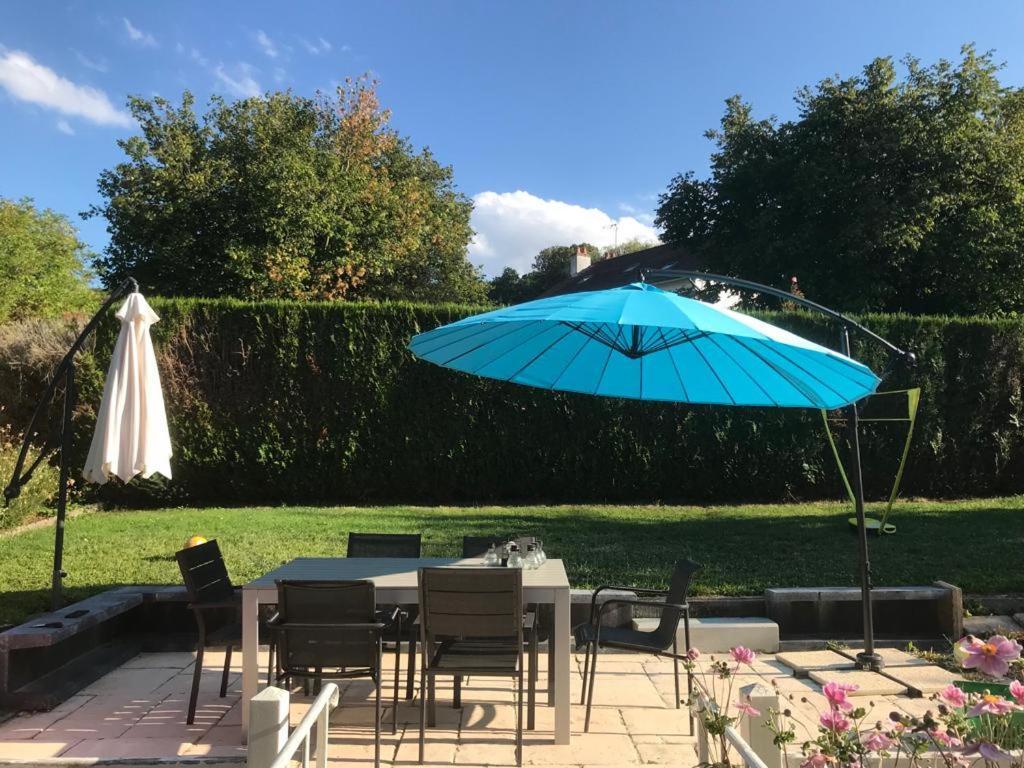 Charmante Maison Bourguignonne Avec Grand Jardin Et Parking Монбар Экстерьер фото